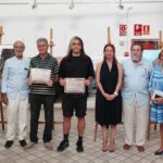 Chapa entrega a Raúl Sánchez Muñoz el Premio Escuela de Vallecas